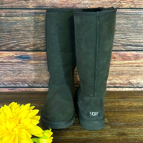 UGG Shoes - UGG Australian Tall Black Boots! In Excellent Condition, Size 8!
